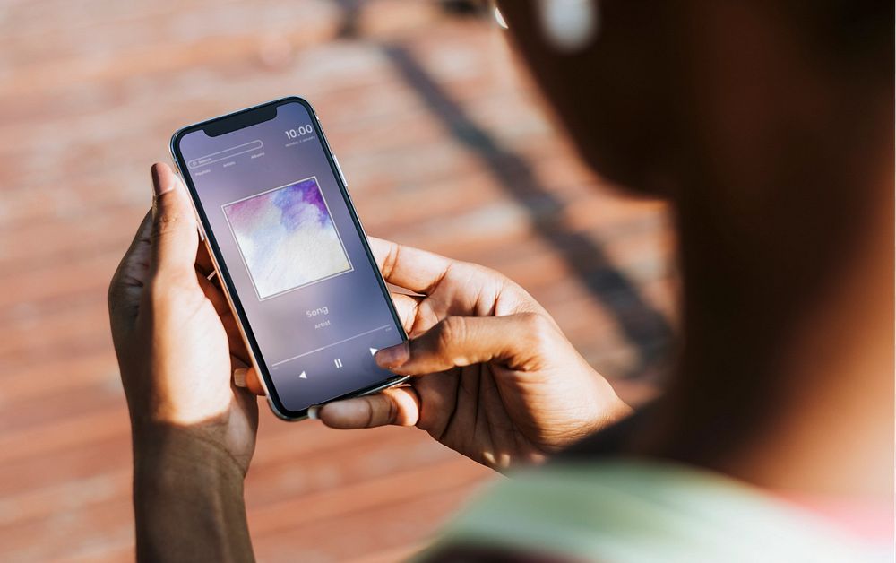 Phone screen mockup, listening to music 