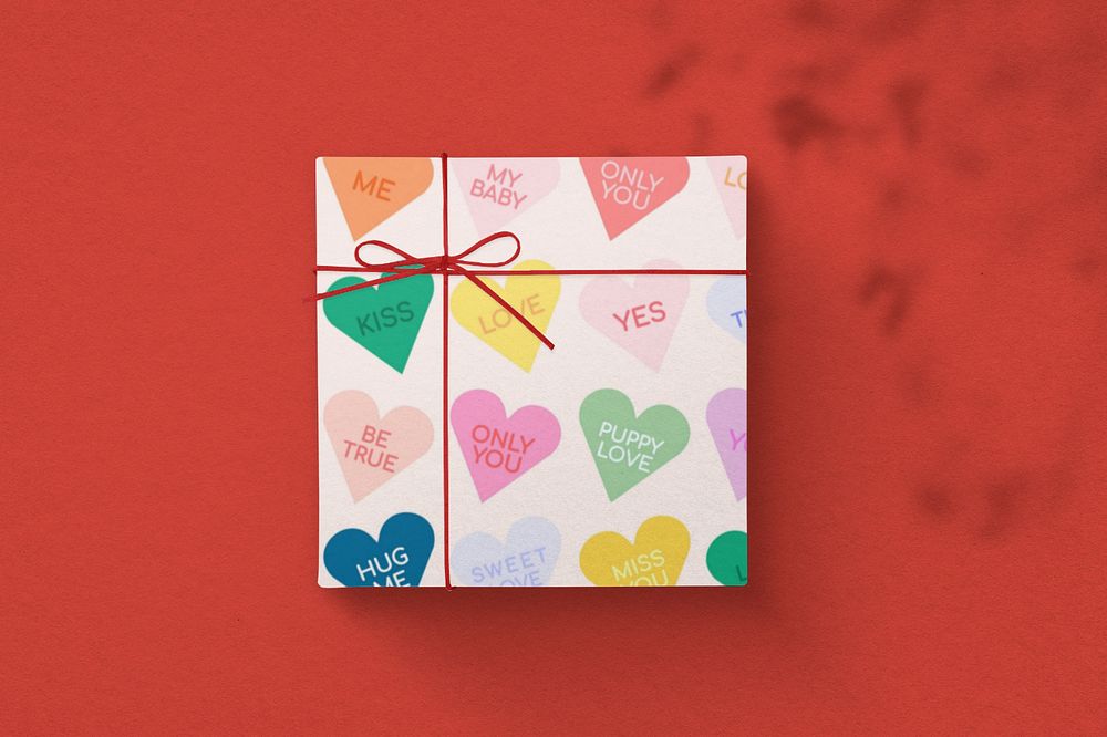 Valentine's gift mockup, editable packaging