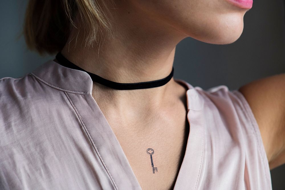 Tattoo mockup, editable key design