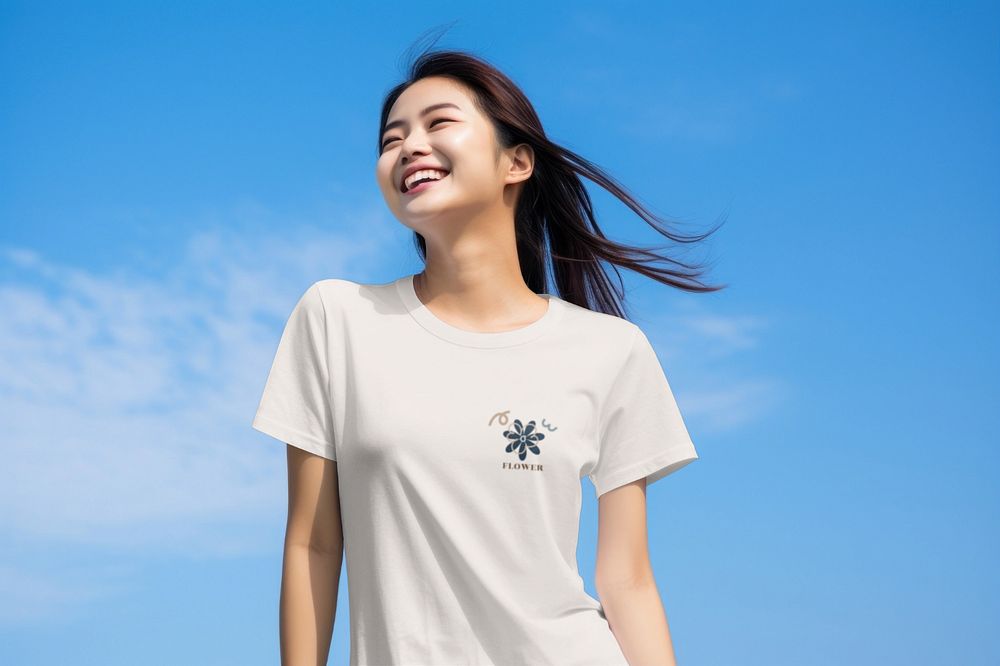 Editable women's t-shirt mockup fashion design