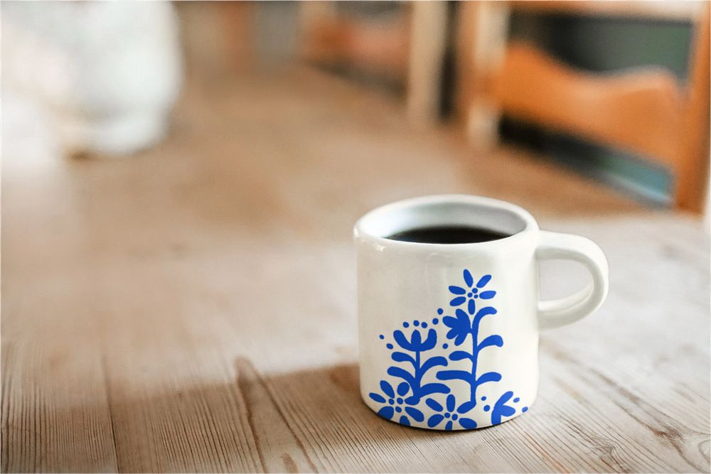 Editable coffee mug mockup, floral design