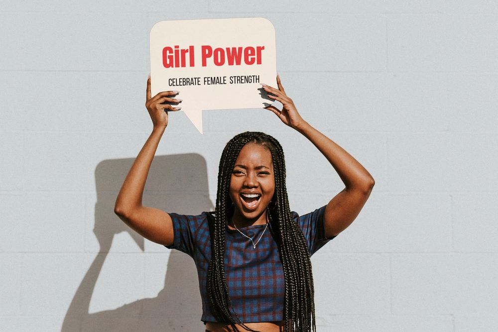 Speech bubble sign  editable mockup, cheerful black woman