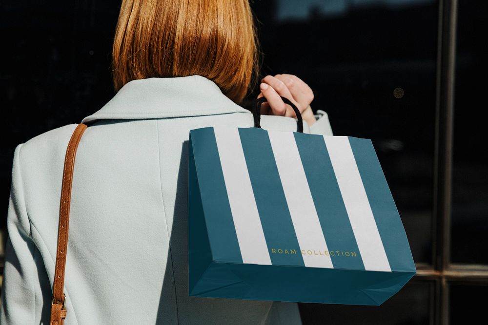 Paper shopping bag editable mockup 