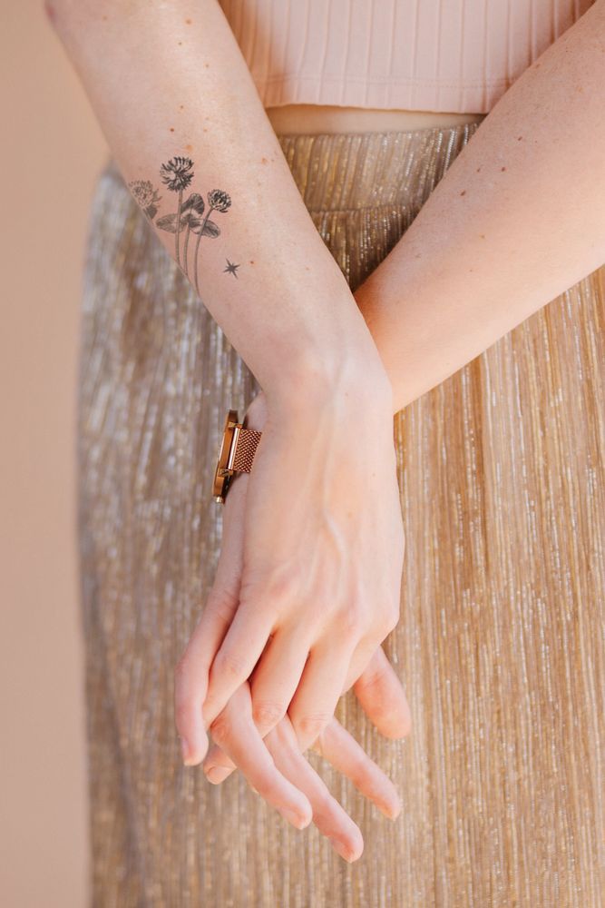 Editable wrist tattoo mockup, sparkle design