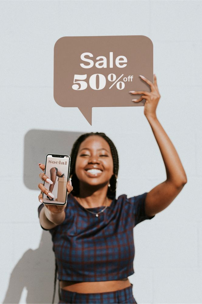 Speech bubble sign  editable mockup, cheerful black woman