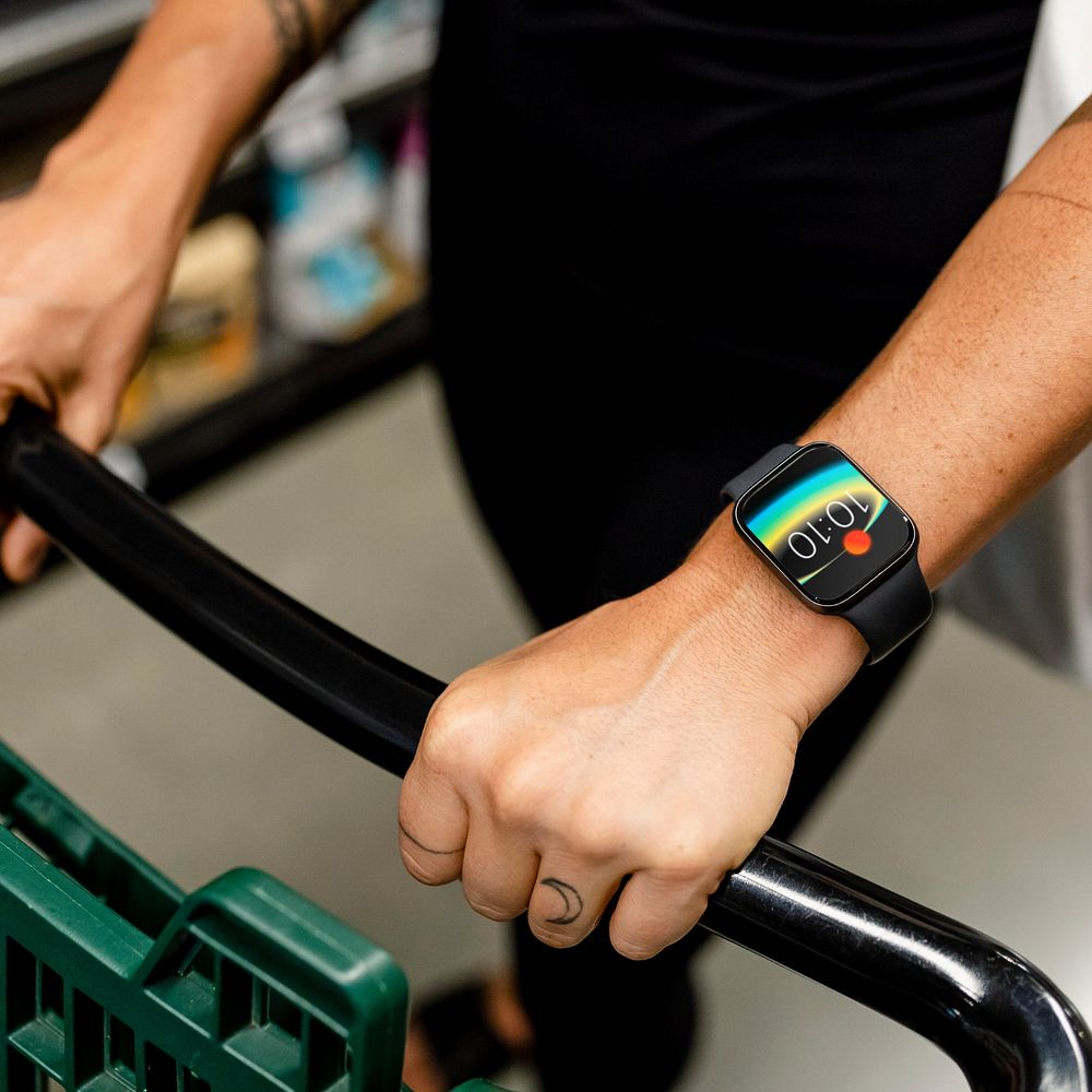 Man wearing smartwatch mockup, editable screen 