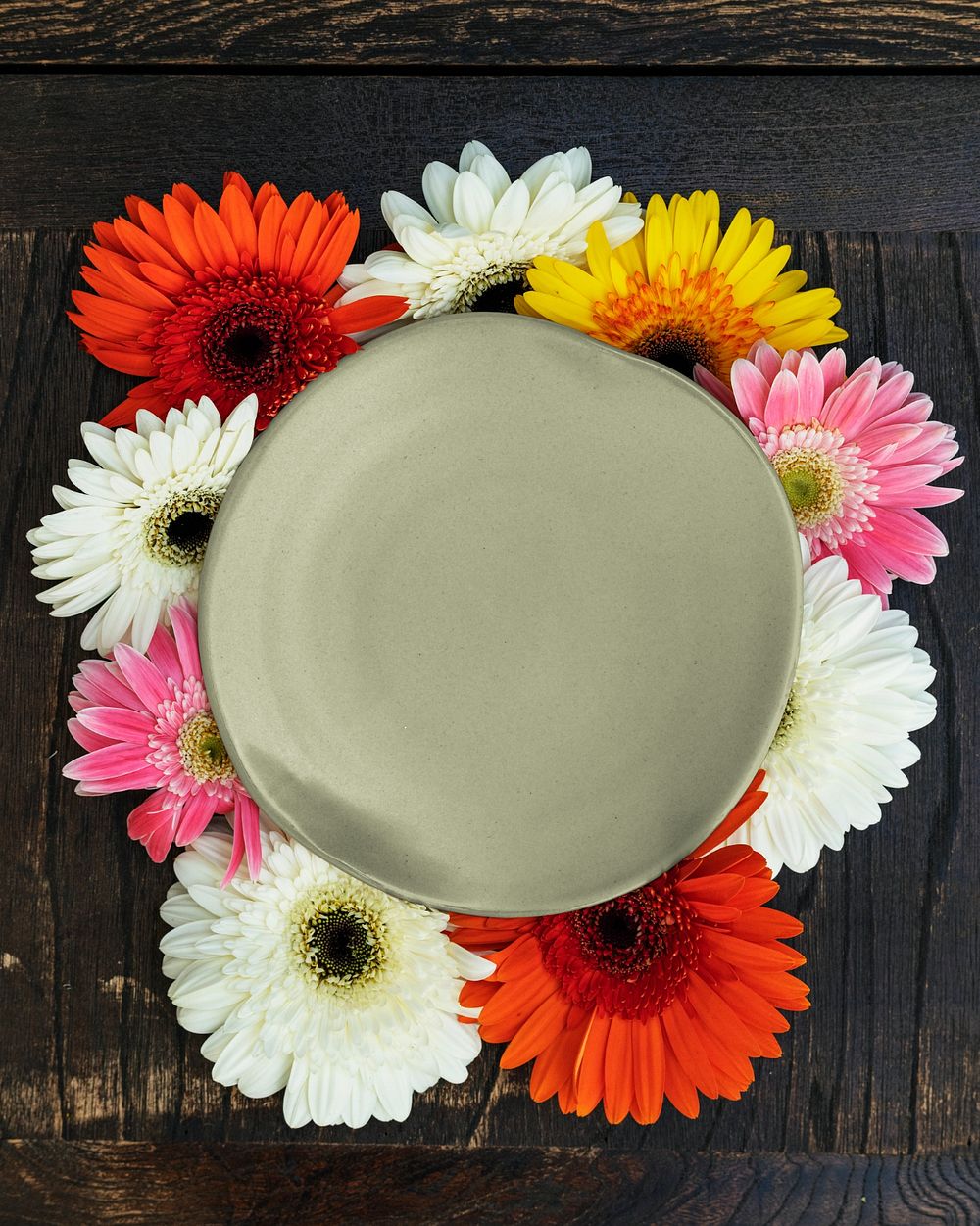 Editable plate mockup, flower tableware product design