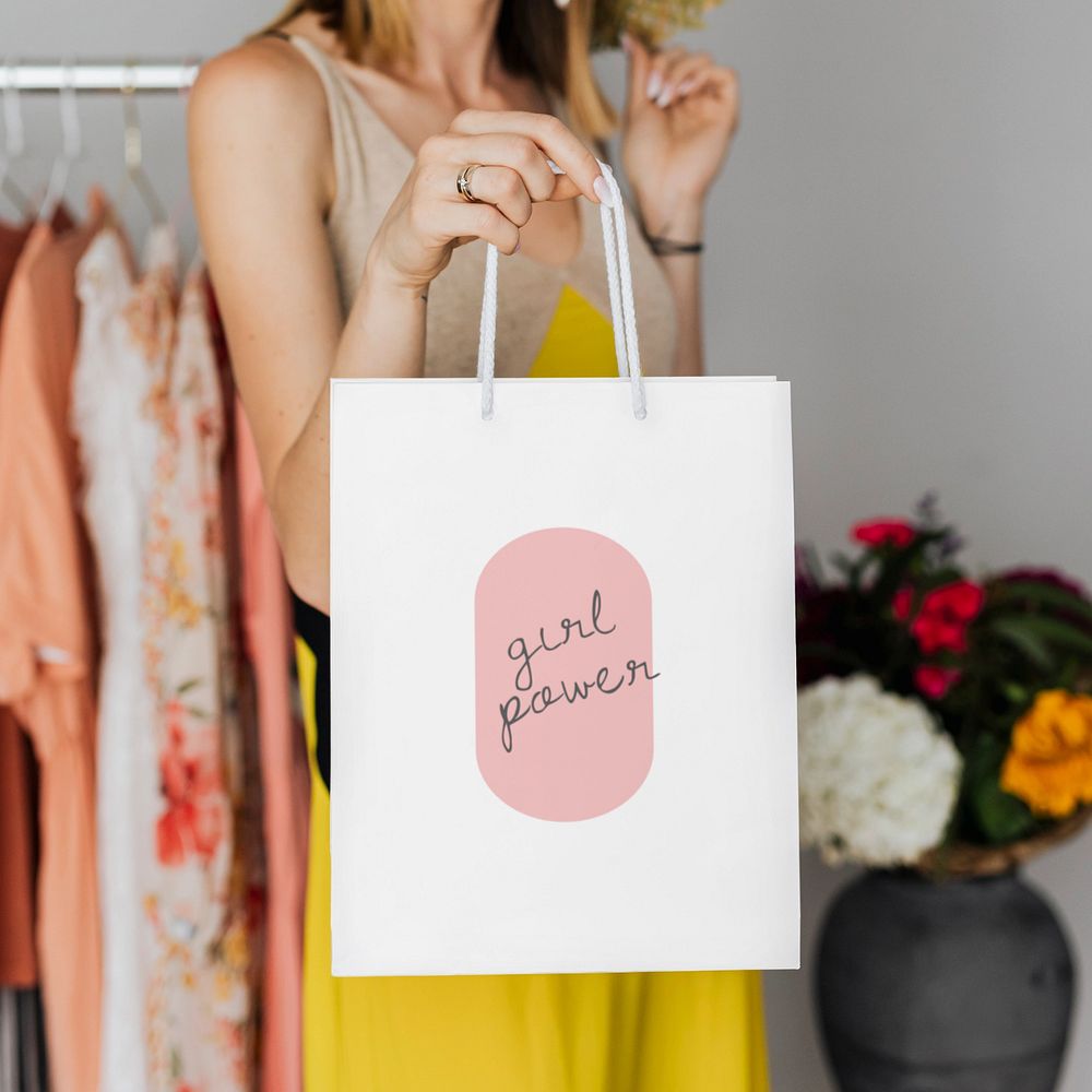 Editable paper shopping bag mockup