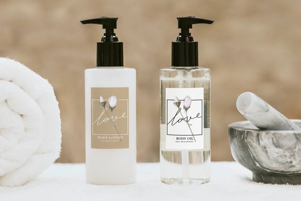 Cosmetic pump bottle label mockup, editable beauty product design