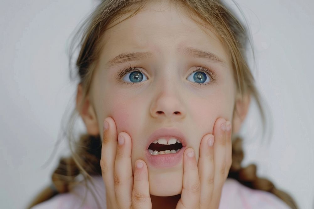 Kid girl crying and fear dentist photo photography surprised.