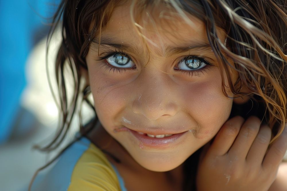 Refugee child naive smiling photography portrait person.