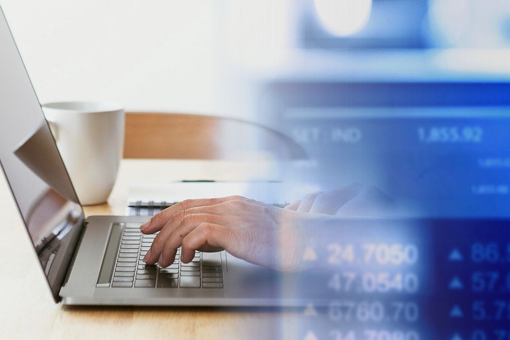 Broker working using a computer