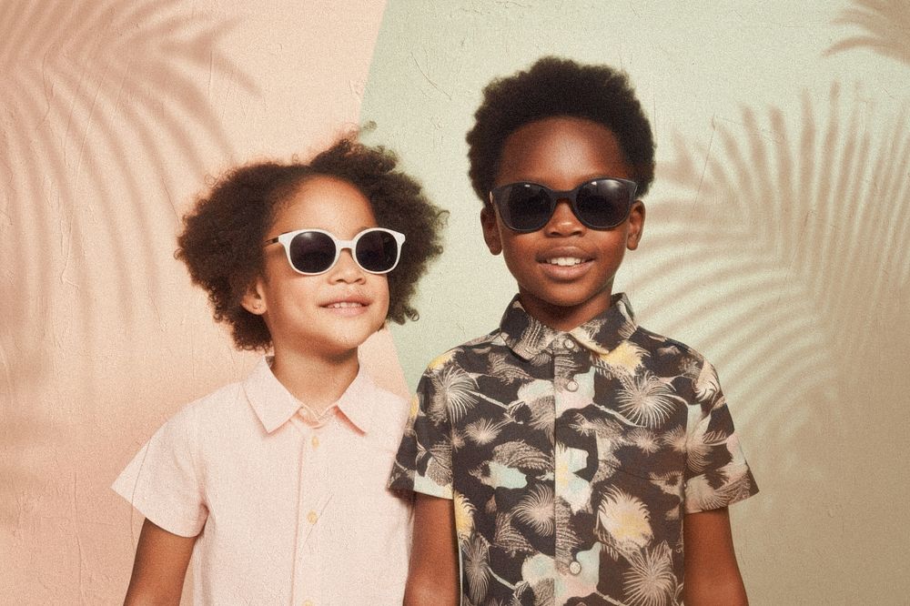 Stylish kids wearing sunglasses psd