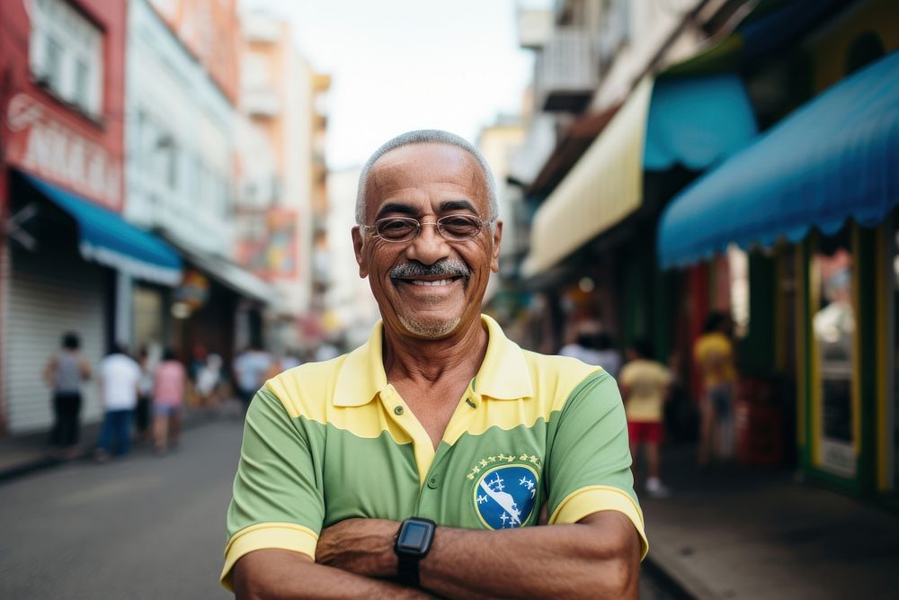 Brazilian man portrait glasses street.