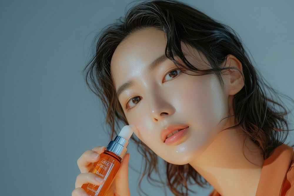 Korean women cosmetics bottle hairstyle.