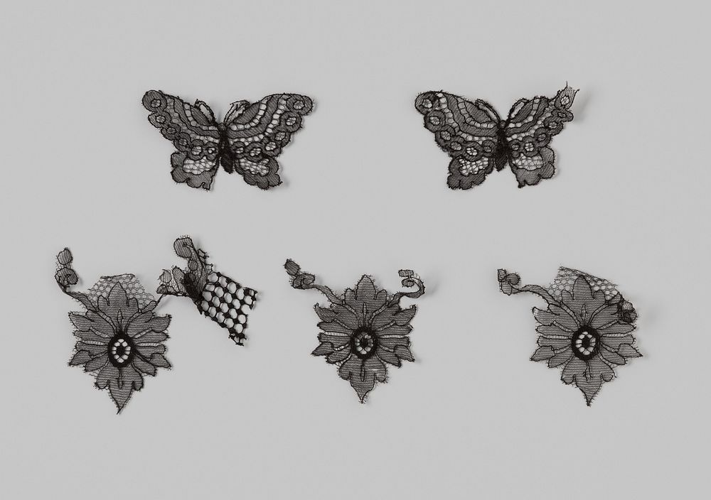 Vijf fragmenten van zwarte kant; drie bloemen en twee vlinders (c. 1920) by Gustav Schnitzler and anonymous