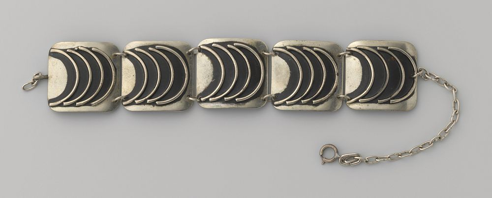 Schakelarmband met schakels waarop elk vier bogen in draad (c. 1950 - c. 1970) by anonymous