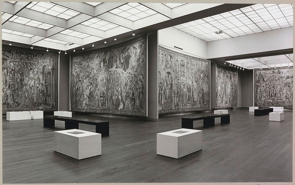 Zaal met vijf wandtapijten (c. 1972 - c. 1973) by Rijksmuseum Afdeling Beeld
