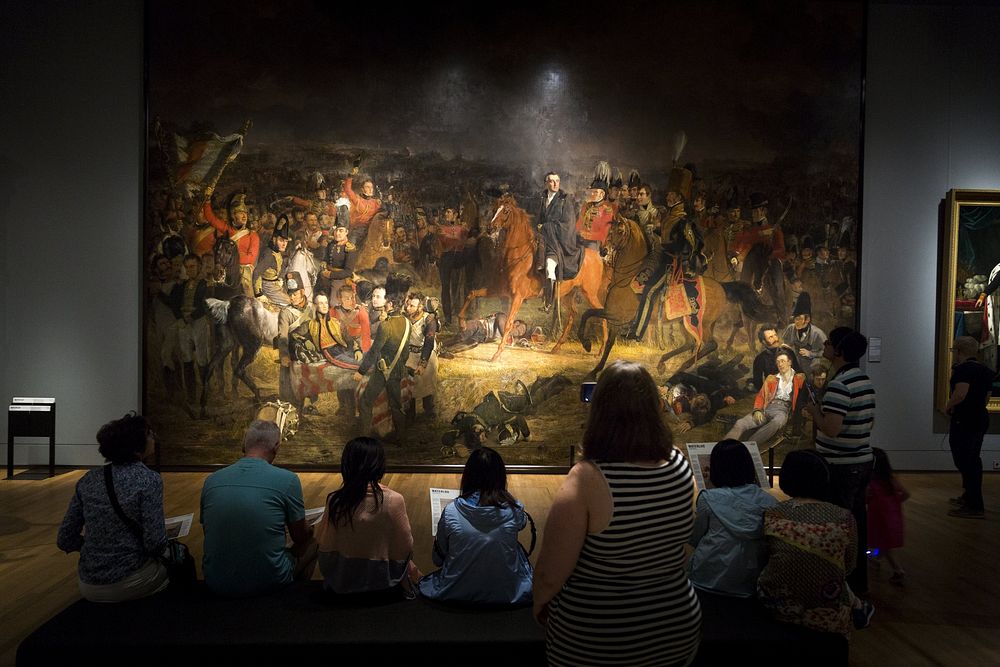 Bezoekers in de tenstoonstelling Ooggetuigen van Waterloo (2015) by René den Engelsman