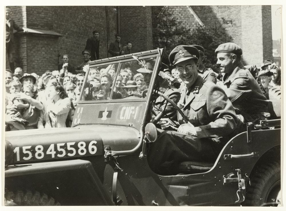 Prins Bernhard in zijn jeep (1945) by ANEFO W v d Poll and W v d Poll