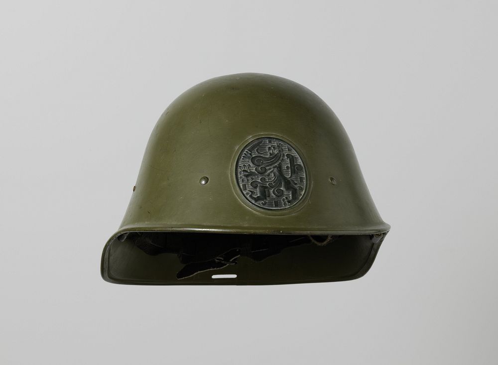 Helm van het Nederlandse leger, M 28 - 'Nieuw Model' (1928 - 1939) by Verenigde Blikfabrieken Verblifa and De Volharding