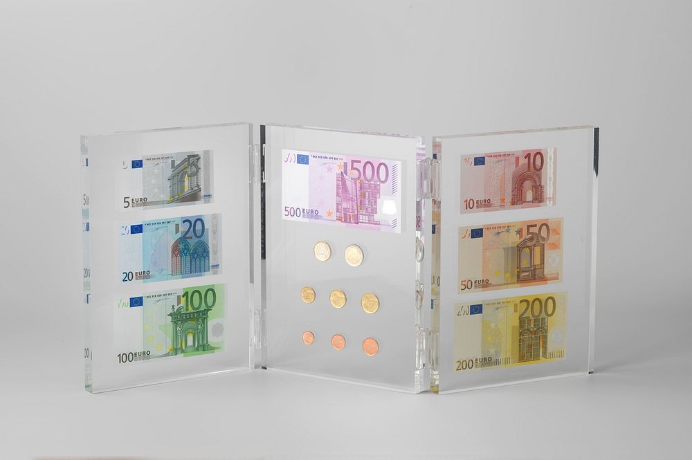 Drieluik van perspex met Euro-geld (2002) by De Nederlandsche Bank NV, Robert Kalina, Luc Luycx, Bruno Ninaber van Eyben and…