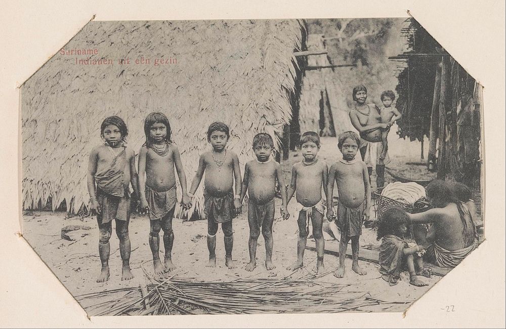 Kinderen van een Surinaamse familie (1900 - 1910) by Eugen Klein
