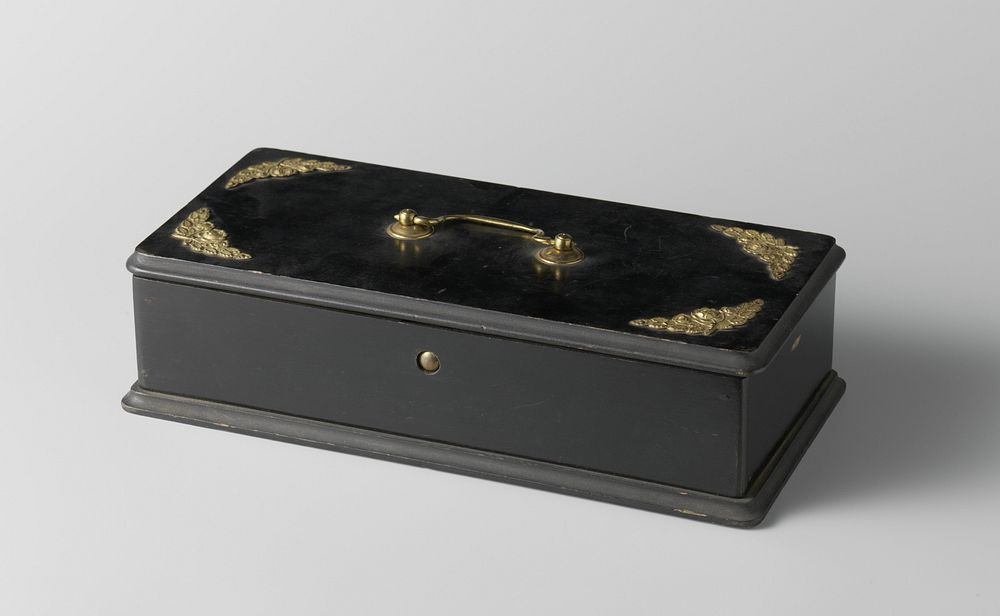 Casket with mementoes of Baron C.J. Krayenhoff (before 1895) by anonymous and Den Oudsten