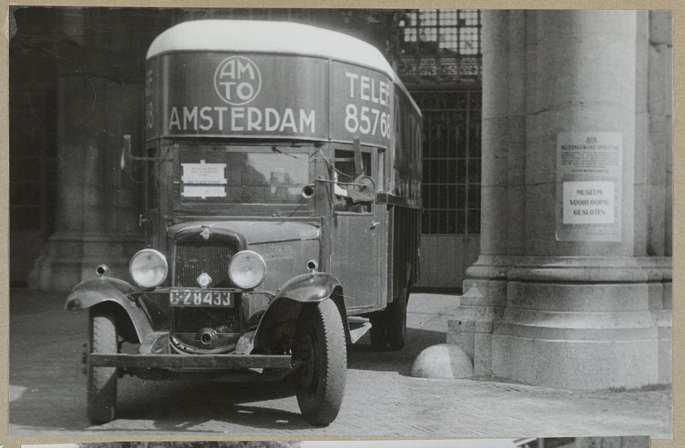 Verhuiswagen bij de onderdoorrit (1939) by Rijksmuseum Afdeling Beeld