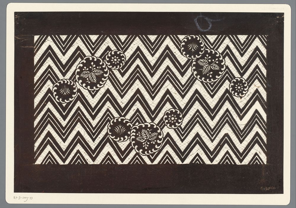 Sjabloon met ronde emblemen op een zigzag achtergrond (1800 - 1909) by anonymous