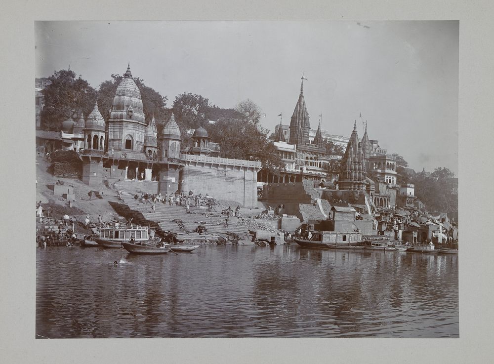 Benares aan de Ganges (c. 1895 - c. 1915) by anonymous