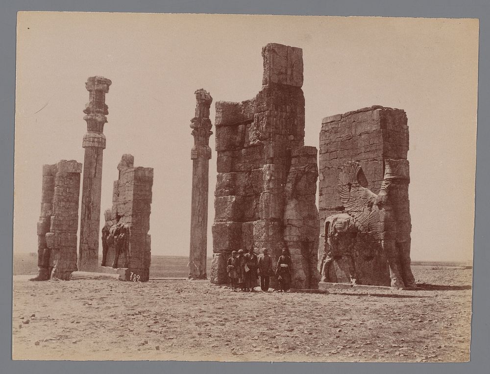 Ruïnes met een aantal poserende mannen, Persepolis (c. 1880 - c. 1910) by Antoine Sevruguin