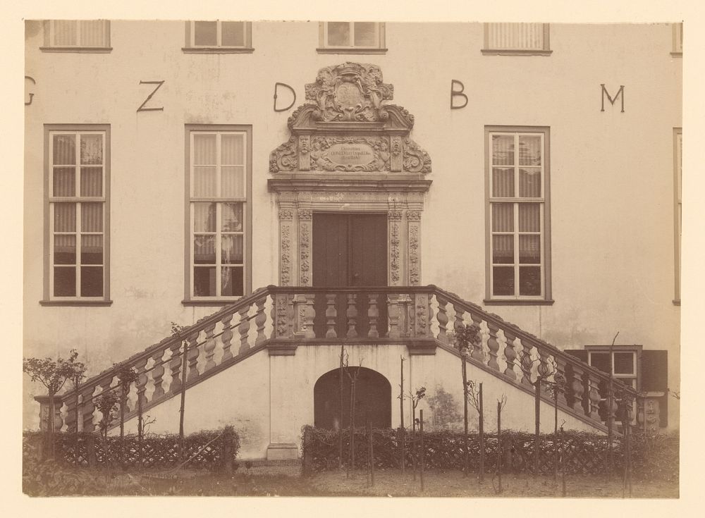 Hoofdtrap en ingang van het Huis Bergh te 's Heerenberg (1890 - 1920) by anoniem Monumentenzorg