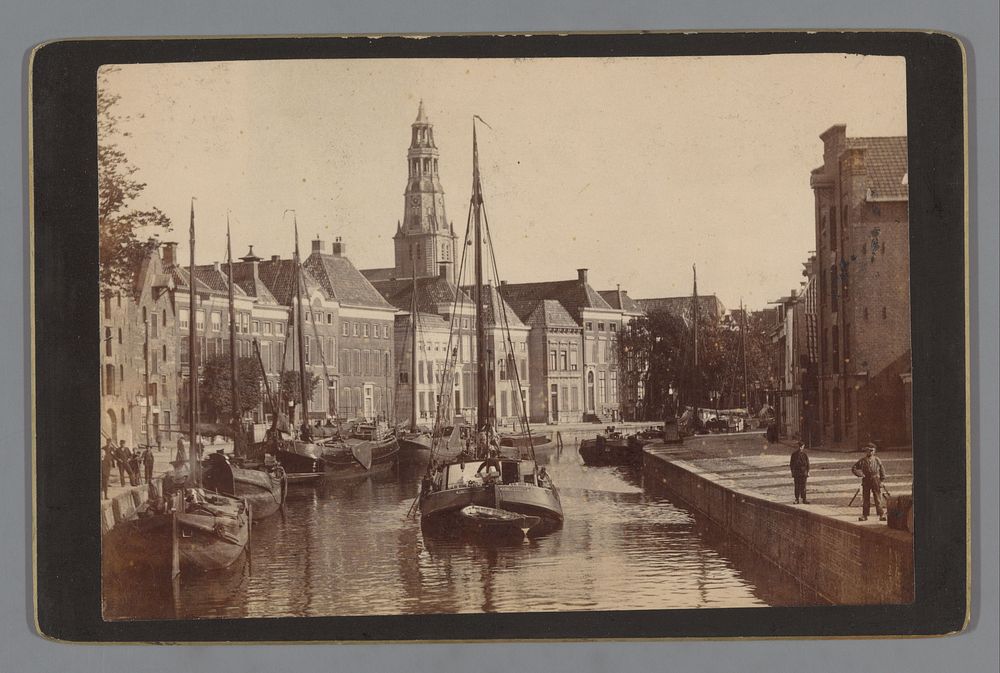 Gezicht op de Hoge der A te Groningen, met op de achtergrond de toren van de Der Aa-kerk (c. 1880 - c. 1900) by Johannes…