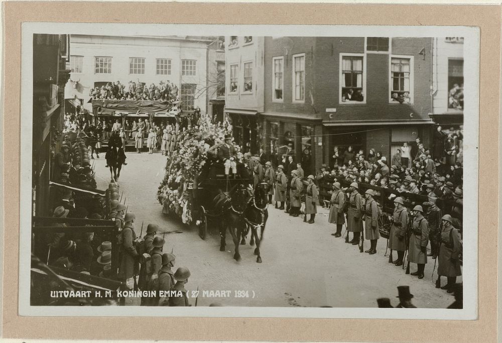 Een bloemenwagen van de begrafenisstoet van Emma, koningin-regentes der Nederlanden, te Delft op 27 maart 1934 (1934) by…