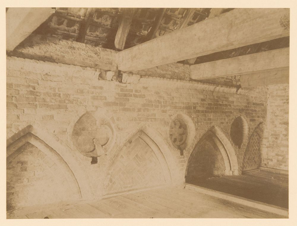 Boogvensters en nissen in de abdijkerk te Aduard (1900) by anoniem Monumentenzorg
