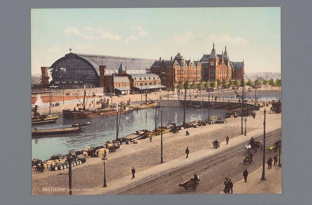 Gezicht op Station Amsterdam Centraal (1890 - 1920) by anonymous