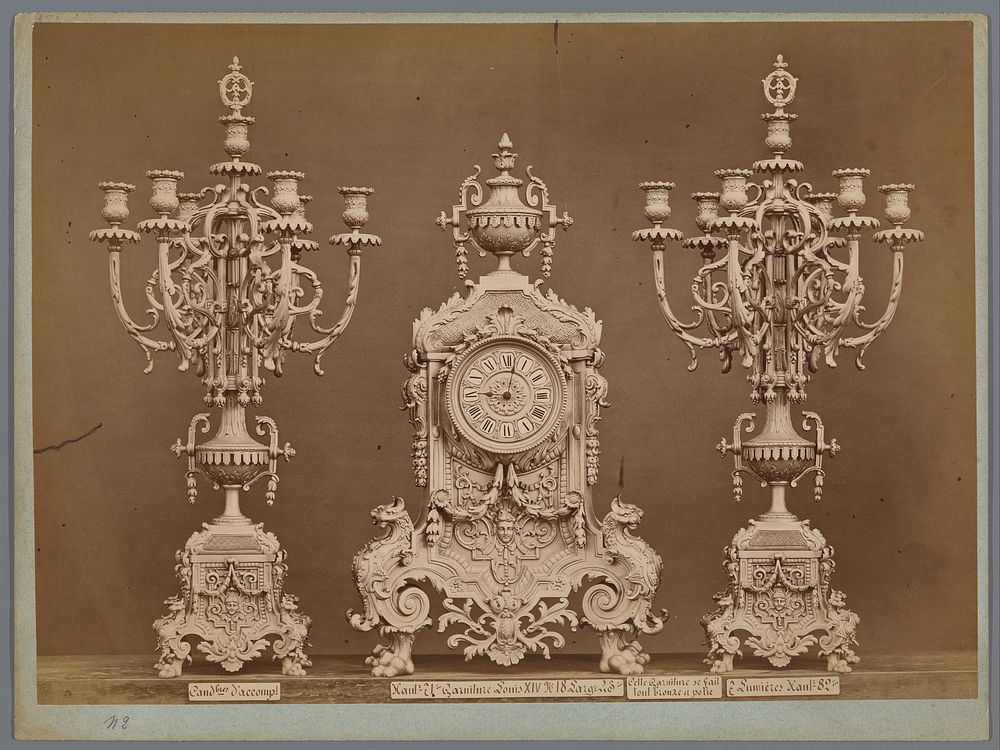 Tafelklok met twee kandelaars (c. 1875 - c. 1900) by anonymous