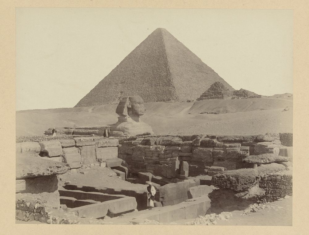 Piramide van Cheops en sfinx van Gizeh, met op de voorgrond tempels en koninklijke graven (c. 1890 - 1895) by anonymous
