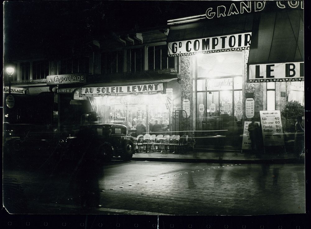Rue du Faubourg-Montmartre in Parijs bij nacht (1930 - 1940) by René Dazy