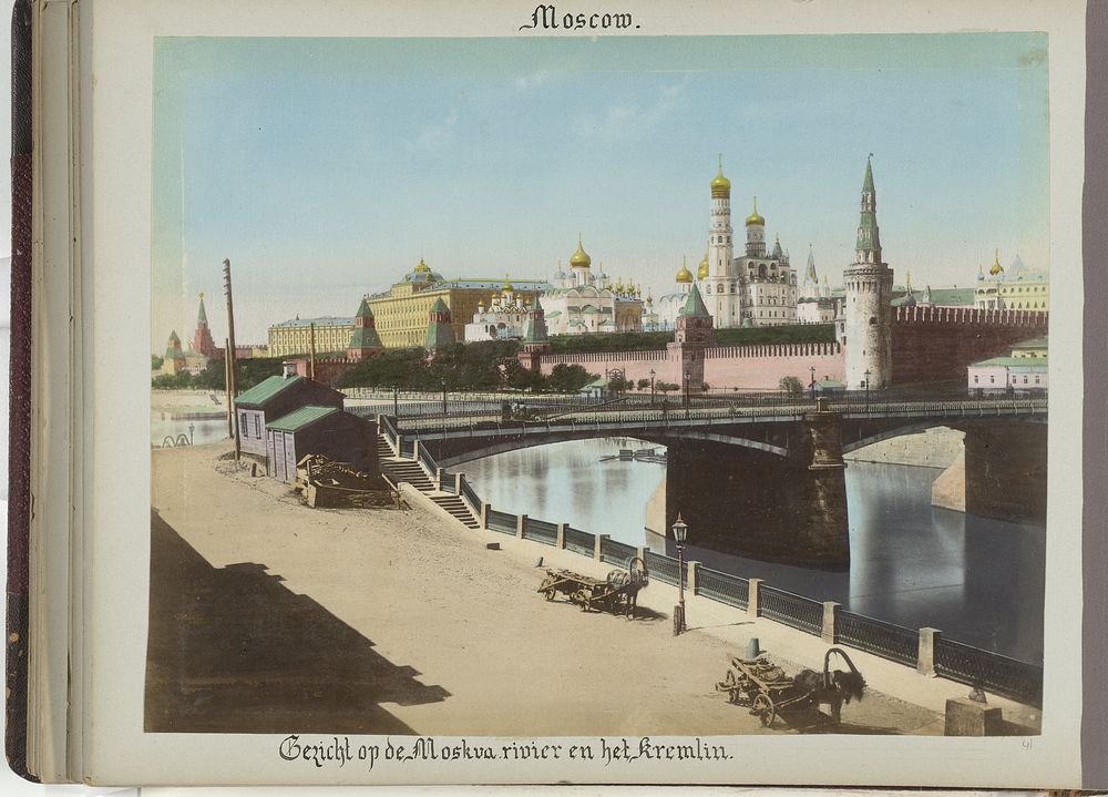 Kremlin gezien vanaf de andere kant van de brug over de Moskva (1898) by anonymous and Henry Pauw van Wieldrecht