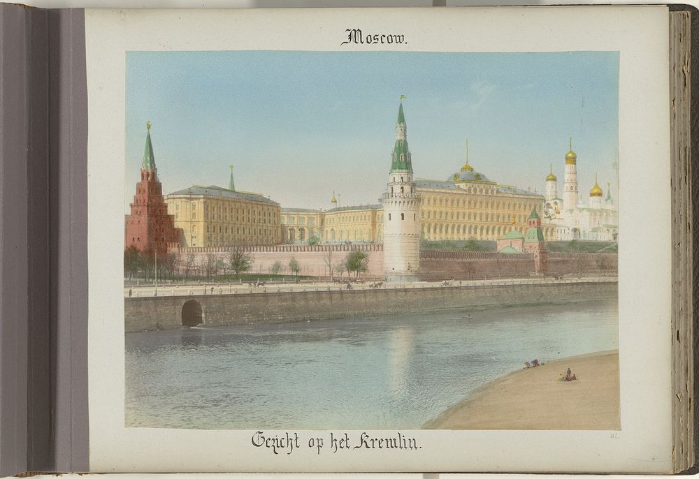 Gezicht op het Kremlin en de Moskva rivier (1898) by anonymous and Henry Pauw van Wieldrecht