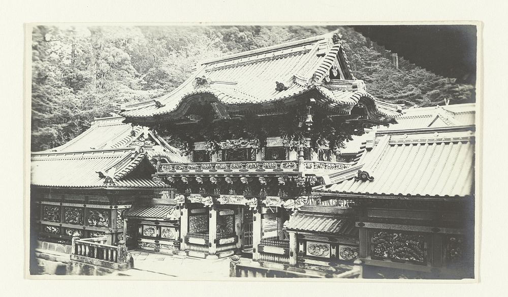 Toegangspoort (Yomeinon poort) van het Toshogu heiligdom, Nikko, Japan (1907) by Jan Adriani