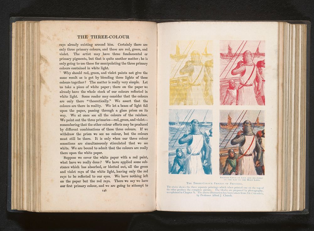 Vier fotoreproducties van een prent afgebeeld in verschillende kleuren, voorstellend Richard I Leeuwenhart op een boot uit…