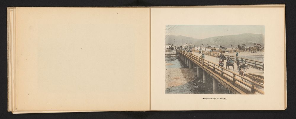 Gezicht op de Sanjō Ōhashi in Kyoto (c. 1895 - c. 1905) by Kōzaburō Tamamura