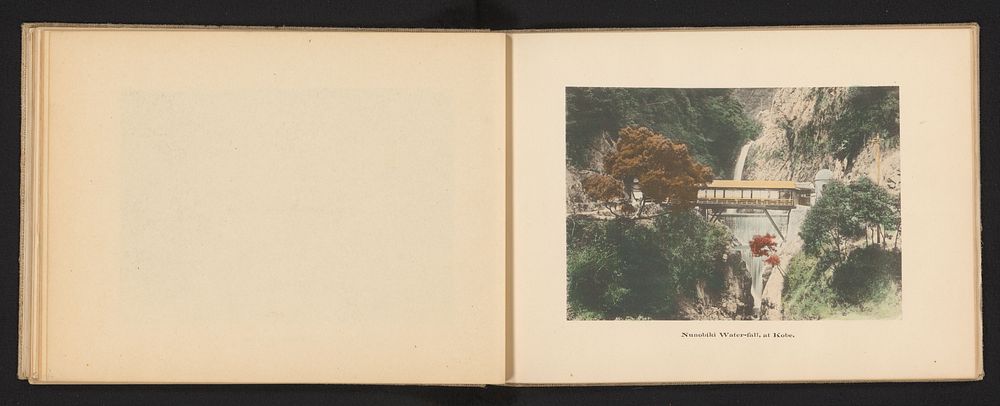 Gezicht op de Nunobiki waterval bij Kobe (c. 1895 - c. 1905) by Kōzaburō Tamamura