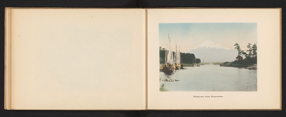 Gezicht op Fuji vanaf de haven van Tagonoura (c. 1895 - c. 1905) by Kōzaburō Tamamura