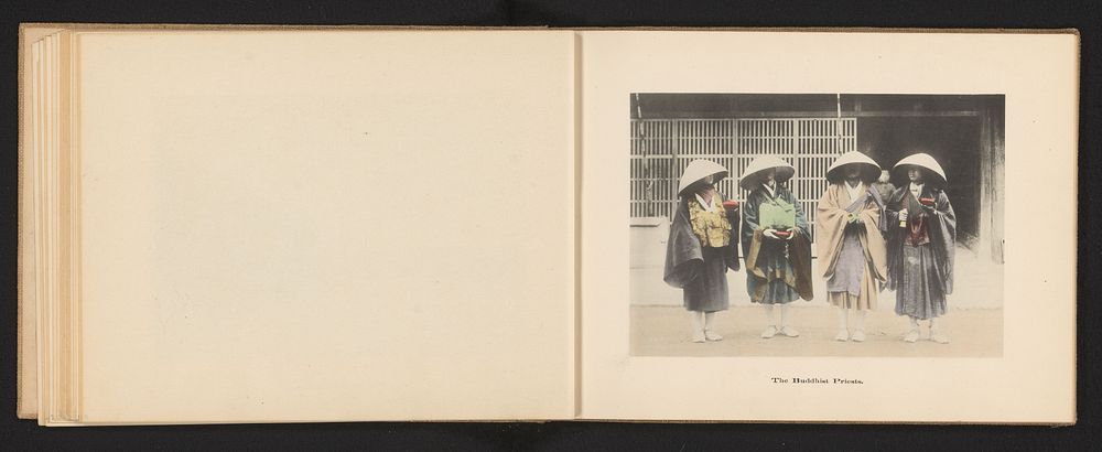 Vier boeddhistische priesters in Japan (c. 1895 - c. 1905) by Kōzaburō Tamamura