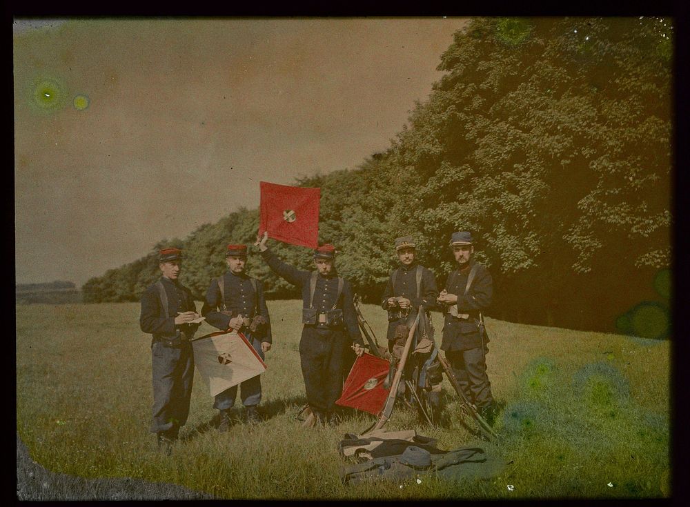 Franse infanteristen met seinvlaggen (1907 - c. 1935) by anonymous
