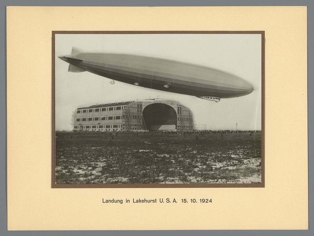 Landing van de zeppelin in de VS (1924) by anonymous and Luftschiffbau Zeppelin GmbH